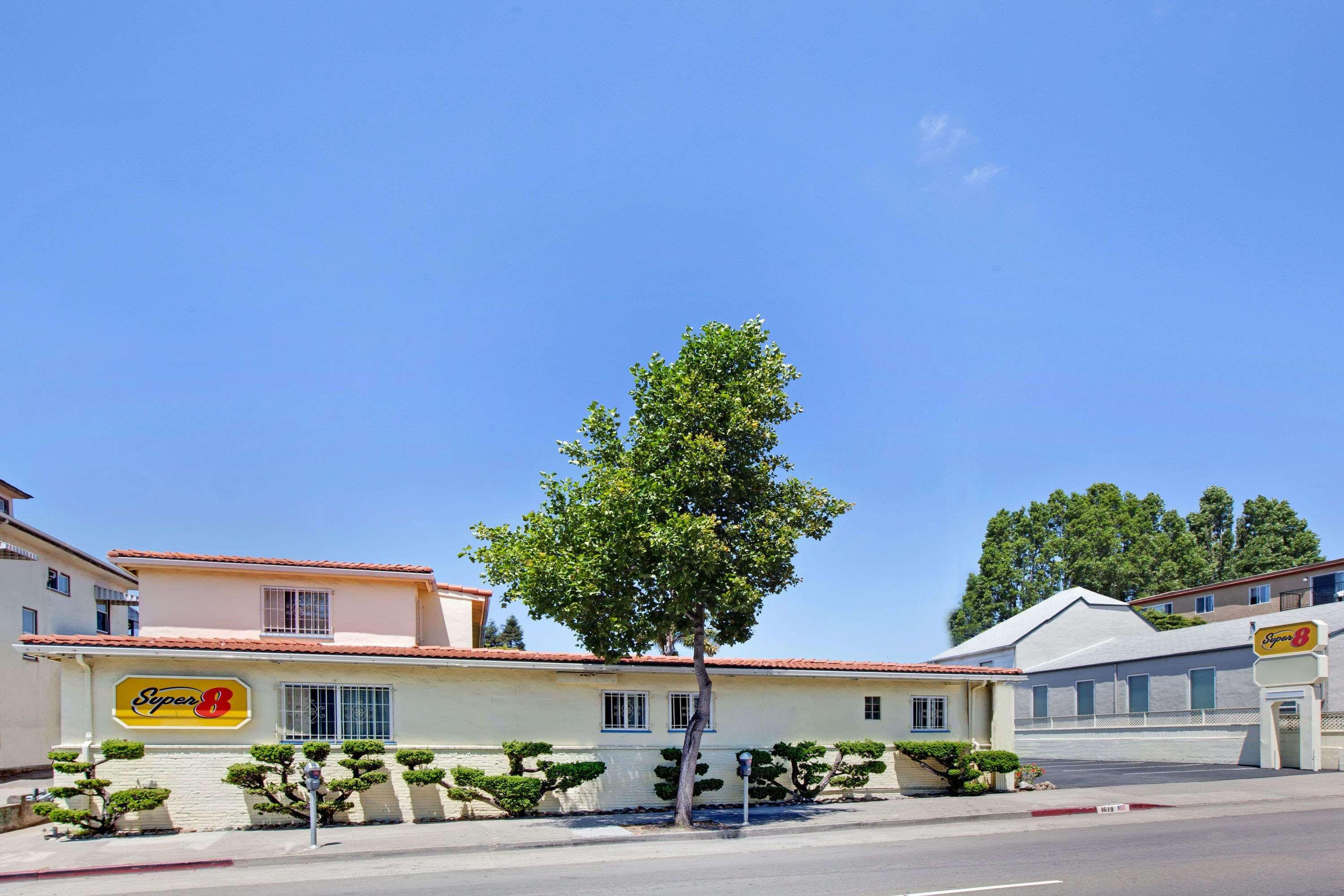 Super 8 by Wyndham Berkeley Motel Eksteriør billede