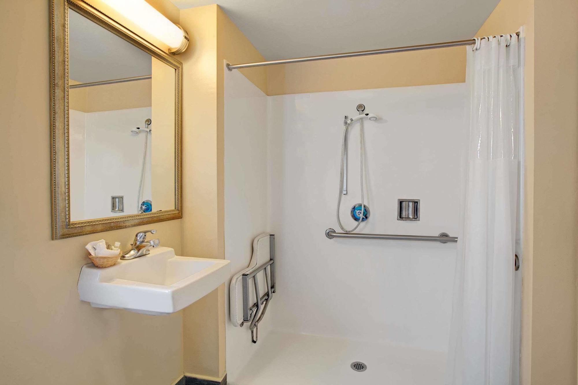 Super 8 by Wyndham Berkeley Motel Eksteriør billede